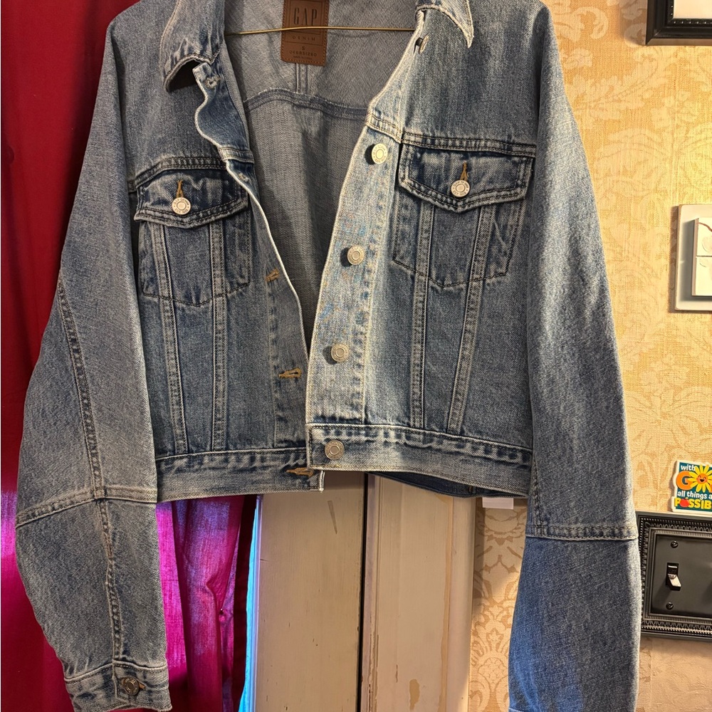 GAP Light Blue Denim Jacket Small Cropped, Tapered Arms, Hemmed Style NWT